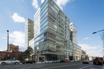 2040 Market Street offers one- and two-bedroom apartments in an ideal Center City location 2040 Market facade